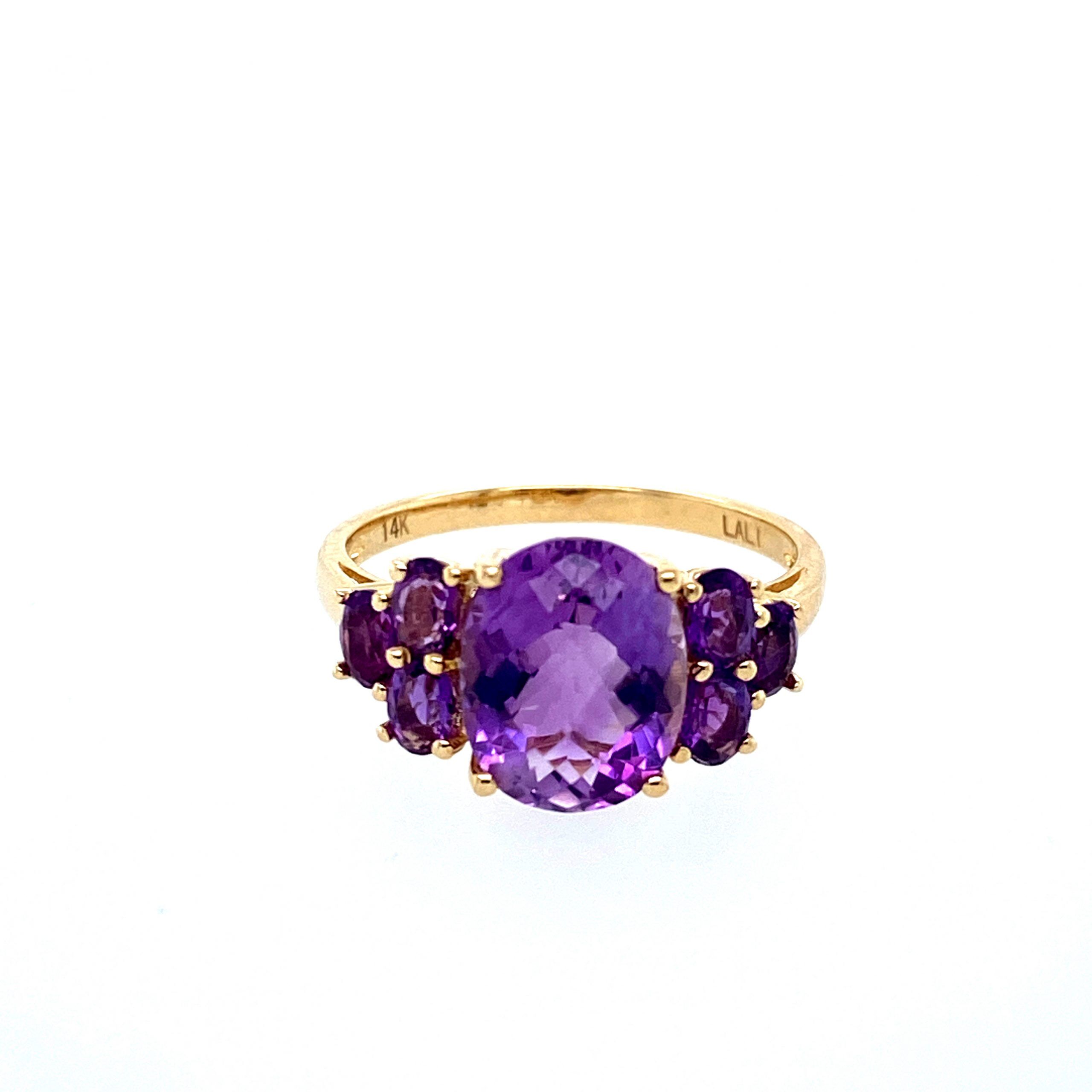 Cluster Ring with Amethysts in Yellow Gold