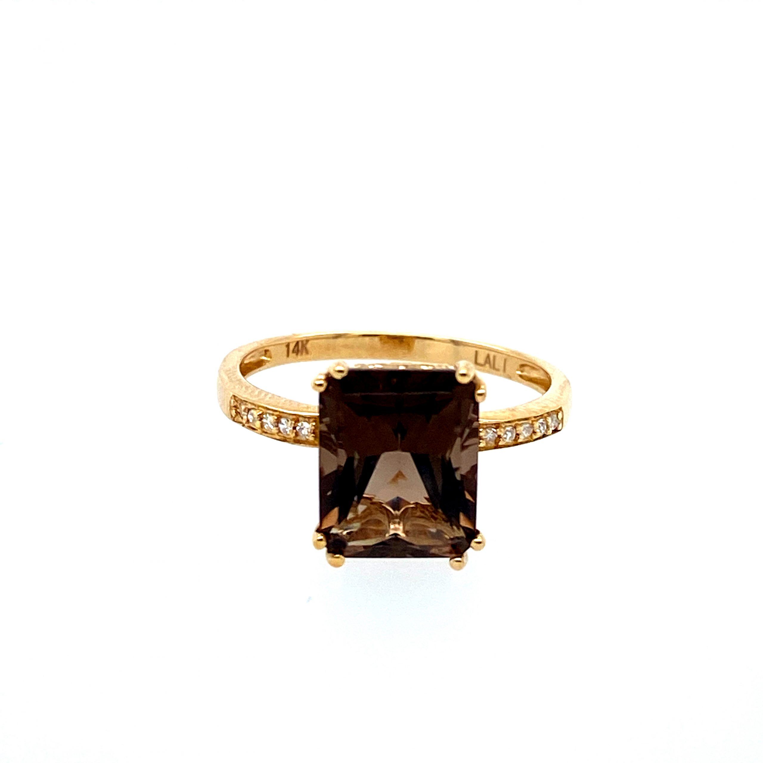 Smoky Quartz and Diamond Ring in Yellow Gold